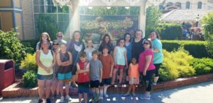 Ladies and kids in front of Dollywood sign.